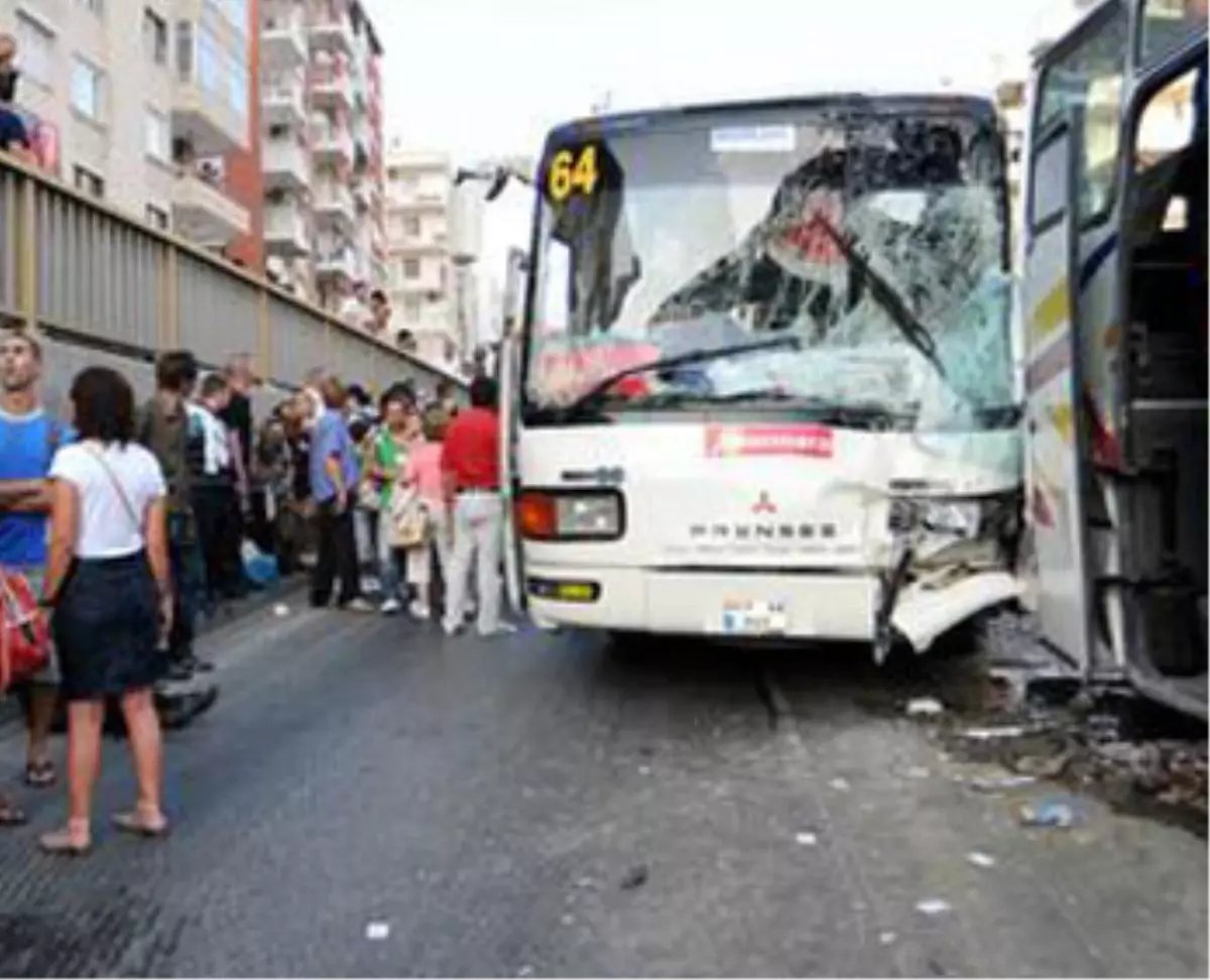 Tur Otobüsleri Birbirine Girdi: 4 Yaralı