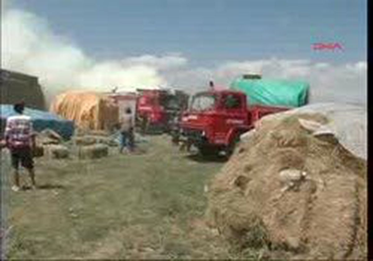 Erzurum - 100 Ton Ot Küle Döndü, İtfaiyecilere Saldırdılar