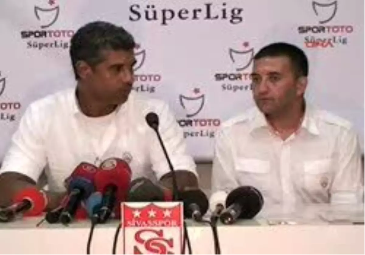 Sivasspor-Galatasaray Maçının Ardından (1)
Rijkaard: "Rakibin Fizik Gücü Bizden İyiydi"