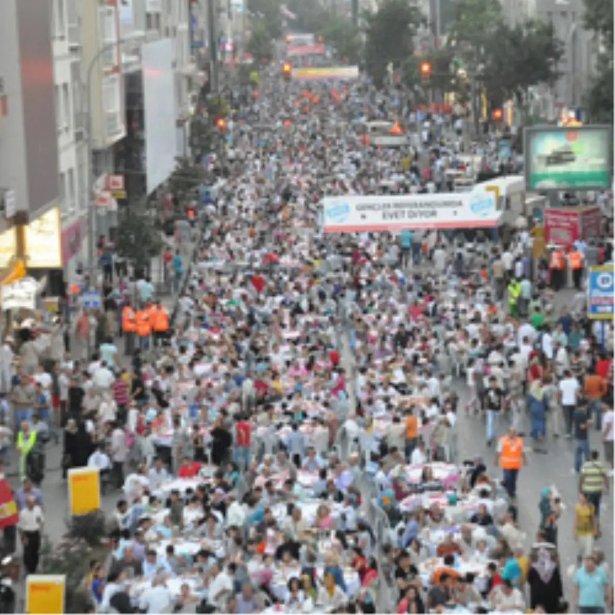 Alemdağ Caddesi Dolup Taştı!
