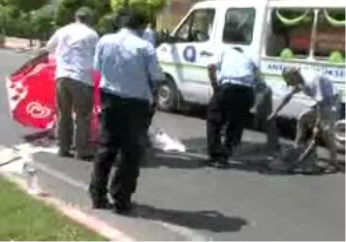 Antalyabisikletle İşe Giderken Otomobilin Altında Kaldı