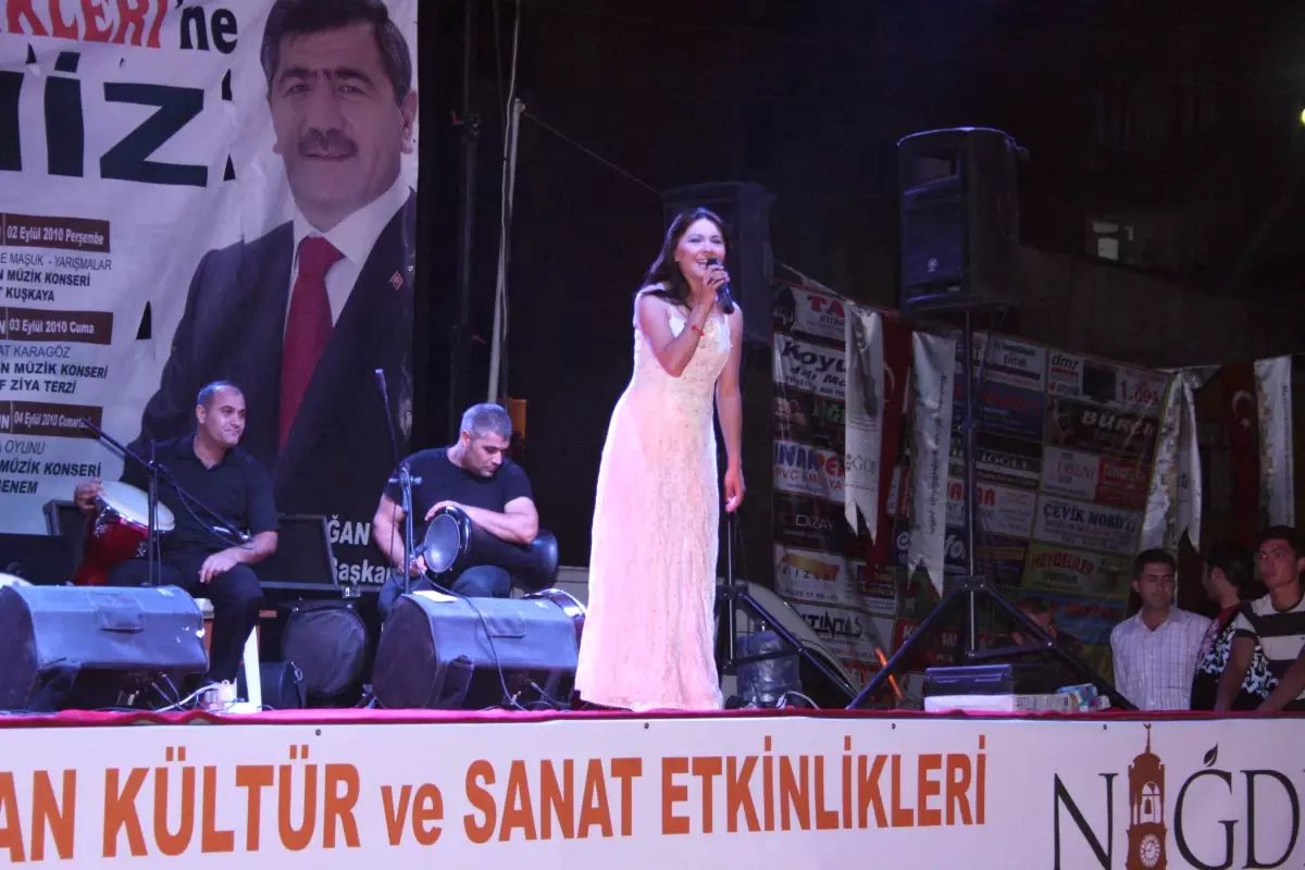 Ayla Niğdelileri Coşturdu