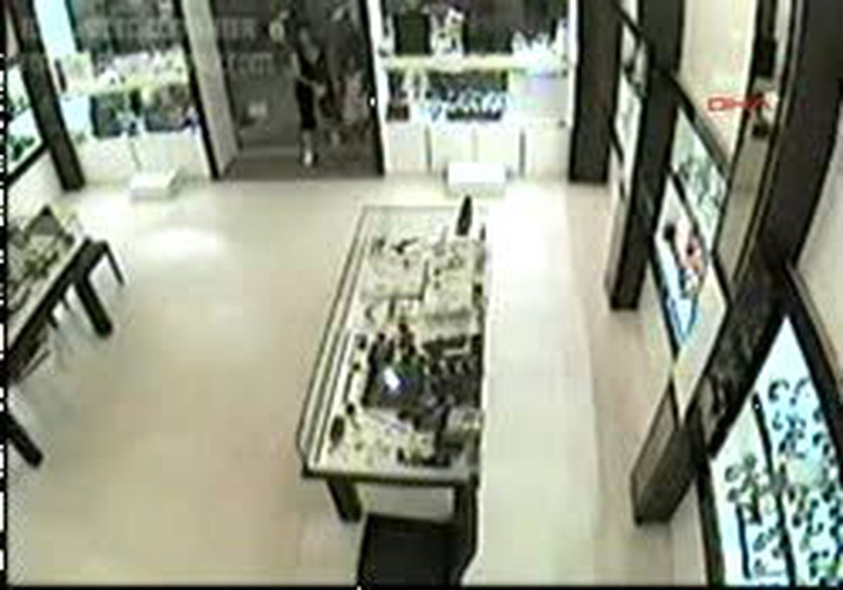 Bodrum Önce Kameraya Sonra Polise Yakalandılar