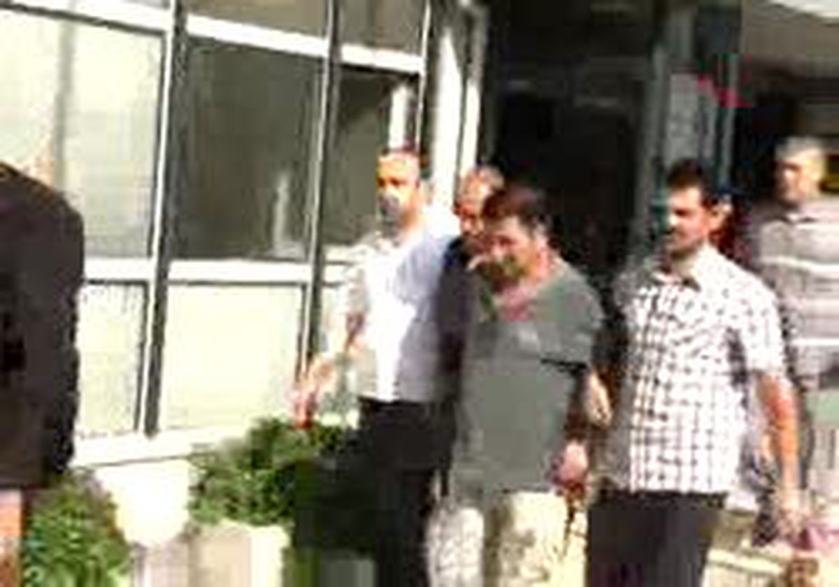 Bursa Otomobilde Dövdükten Sonra Bıçaklayıp Yol Kenarına Attılar