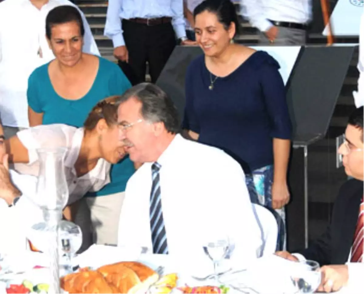 Şahin, \'Esmaül Hüsna\' Hediyesini Kabul Etmedi