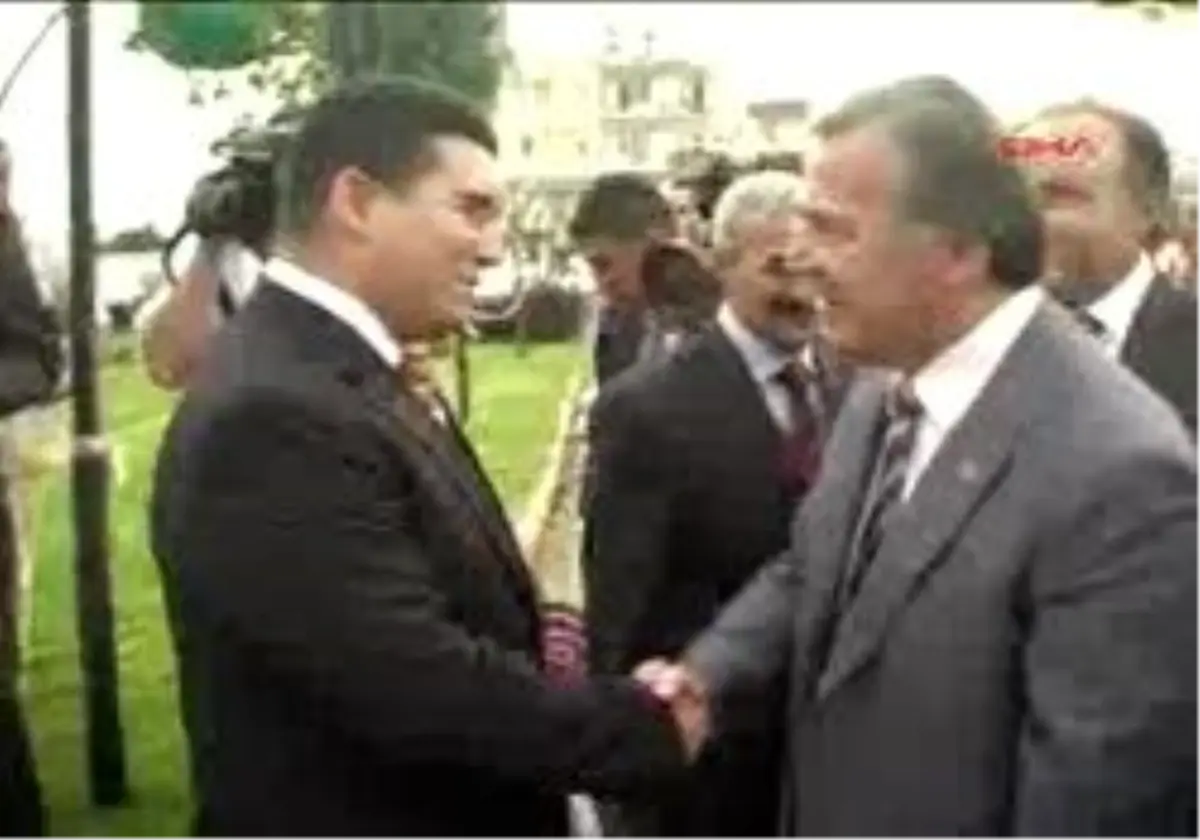 Şahin, \'Esmaül Hüsna\' Hediyesini Kabul Etmedi
Şahin, \'Esmaül Hüsna\' Hediyesini Kabul Etmedi