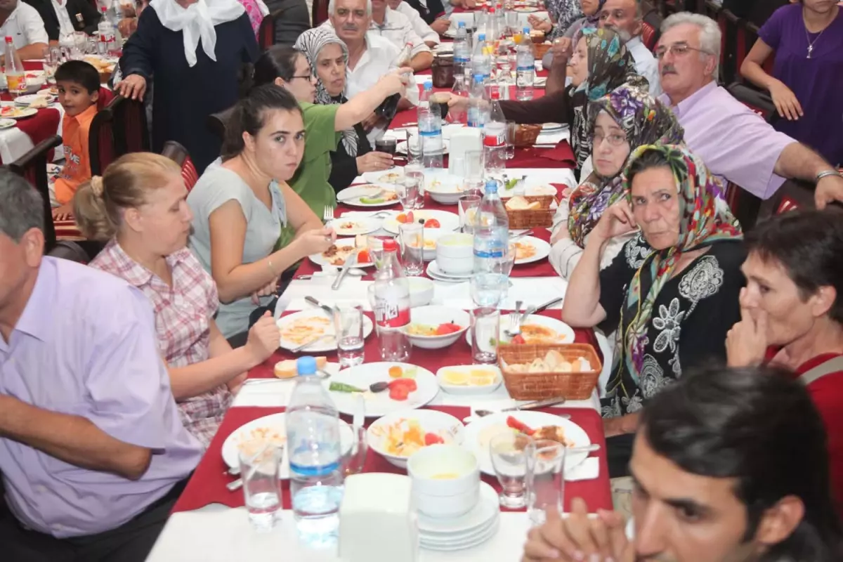Şehit Ailelerine İftar 

