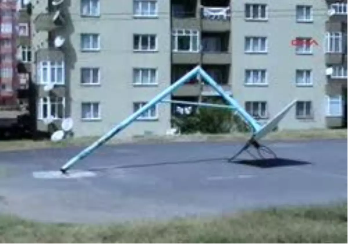 Çorlu Etkili Olan Rüzgar Pota Devirdi