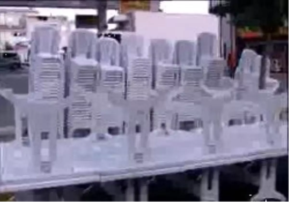 Esenler\'de Rekorluk İftar Sofrası
İstanbul Esenler\'de Rekorluk İftar Sofrası