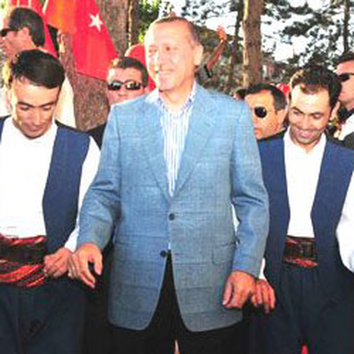 Başbakan'ı Halay Çekerken Gördünüz mü?