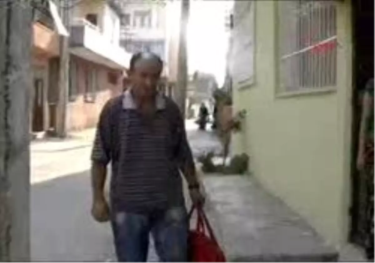 4 Kişilik Aile Ağaç Altına Sığındı
Kirayı Ödeyemediler Sokağa Atıldılar