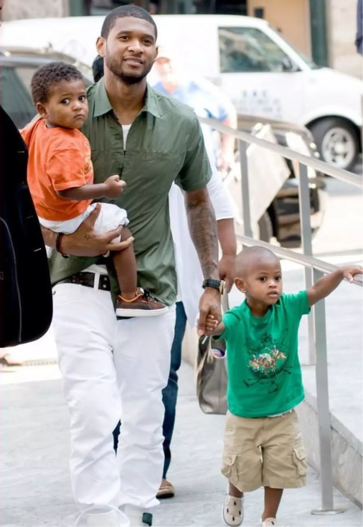 Usher Oğlanları ile Early Show\'da