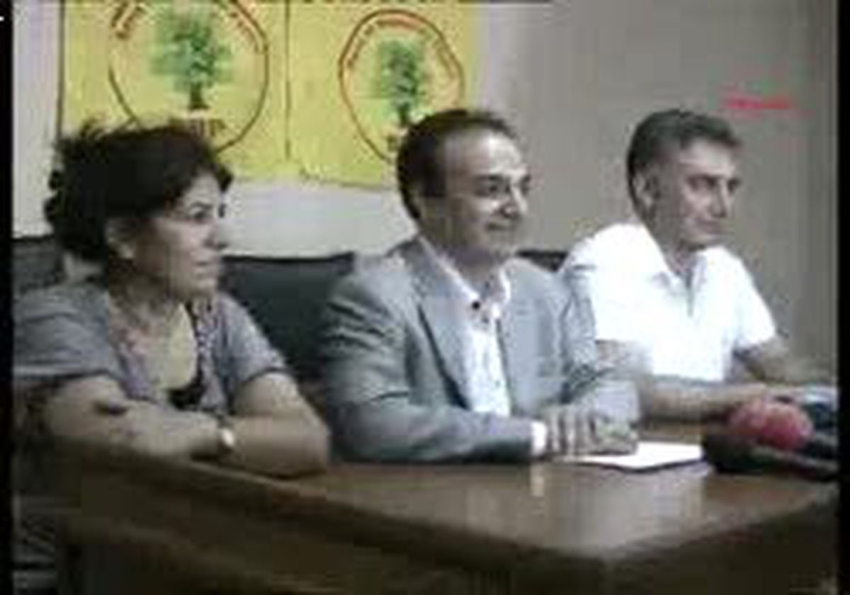 Diyarbakır1 Bdp'li Baydemir: Sivil Toplum Örgütleriyle Sorunumuz Yok
Sivil Toplum Örgütlerinin 'Evet' Oyu Açıklaması Bdp'de Tepki Çekmişti