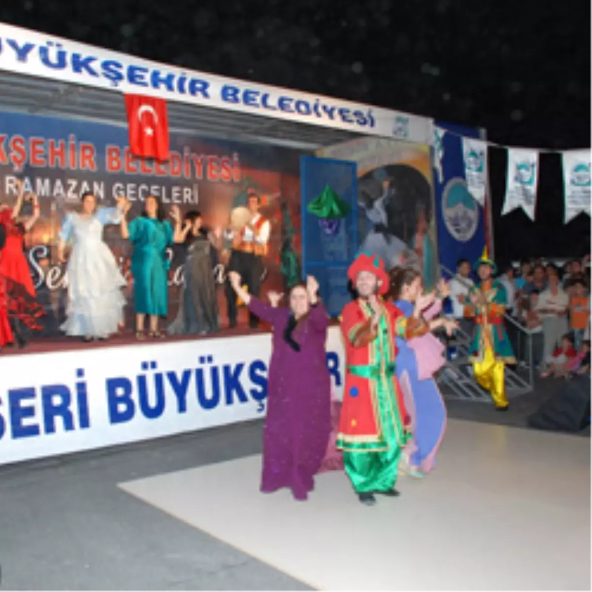 Ramazan Tır\'ı Semt Semt Geziyor