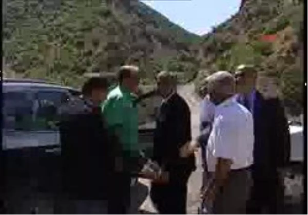 Tunceli1)Uğur Dündar\'a Tunceli\'de Büyük İlgi
,
Kırkmeşe Köyü\'nün \'Fahrı Muhtarı\' Seçildi