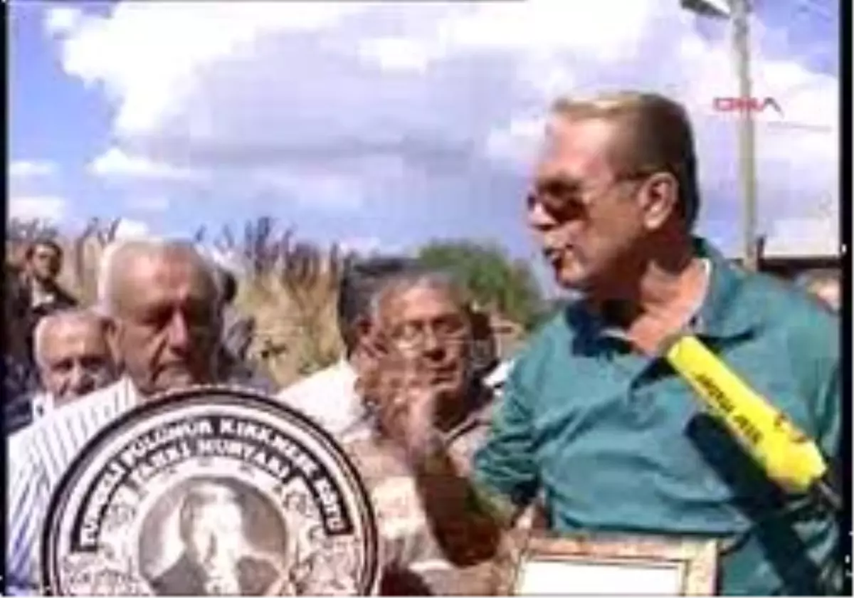 Tunceli2)Uğur Dündar\'a Tunceli\'de Büyük İlgi
,
Kırkmeşe Köyü\'nün \'Fahrı Muhtarı\' Seçildi