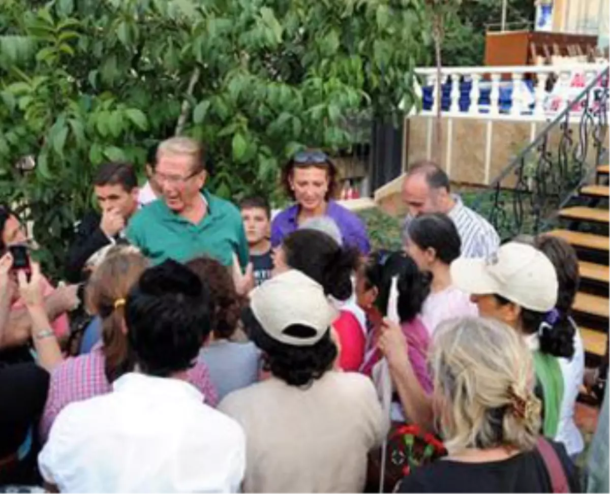 Uğur Dündar\'a Tunceli\'de Büyük İlgi