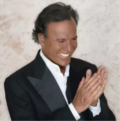 Unlu Ispanyol Sarkici Julio Iglesias Evlendi Son Dakika Magazin