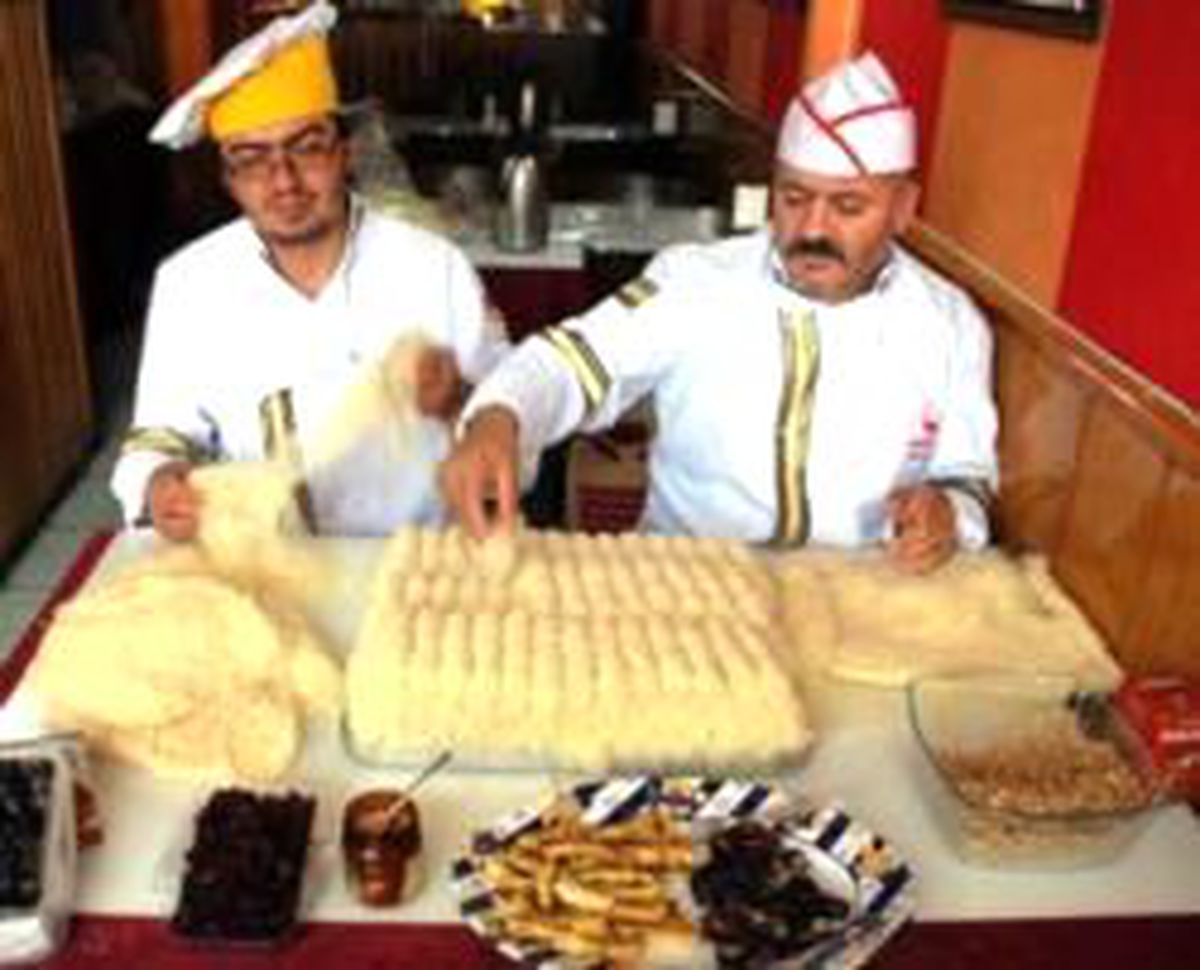 Altın Çilekli Kadayıf Dolması