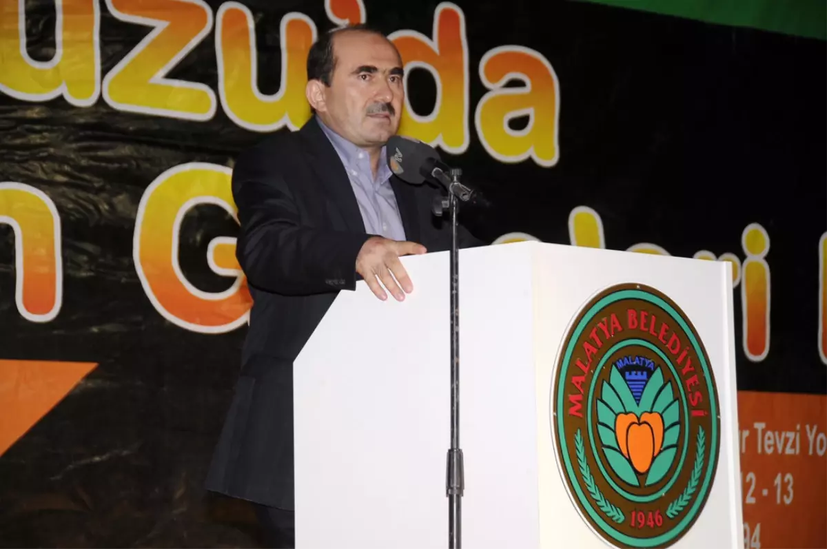 Efendimiz’in Aile Hayatı Konulu Konferansa Büyük İlgi