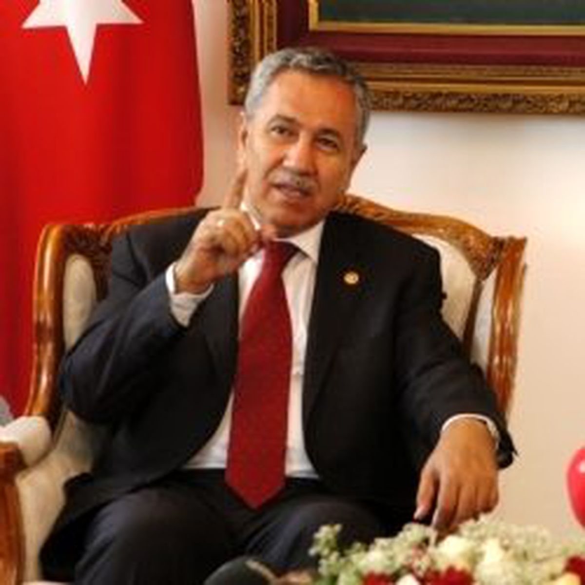 Arınç Medya Patronlarına Yüklendi