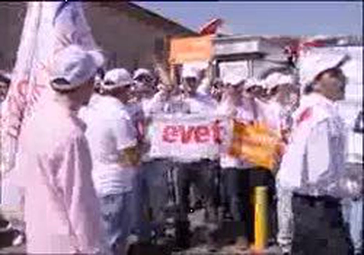 'Evet' Şapkalı Atatürk Büstü Gerginliği