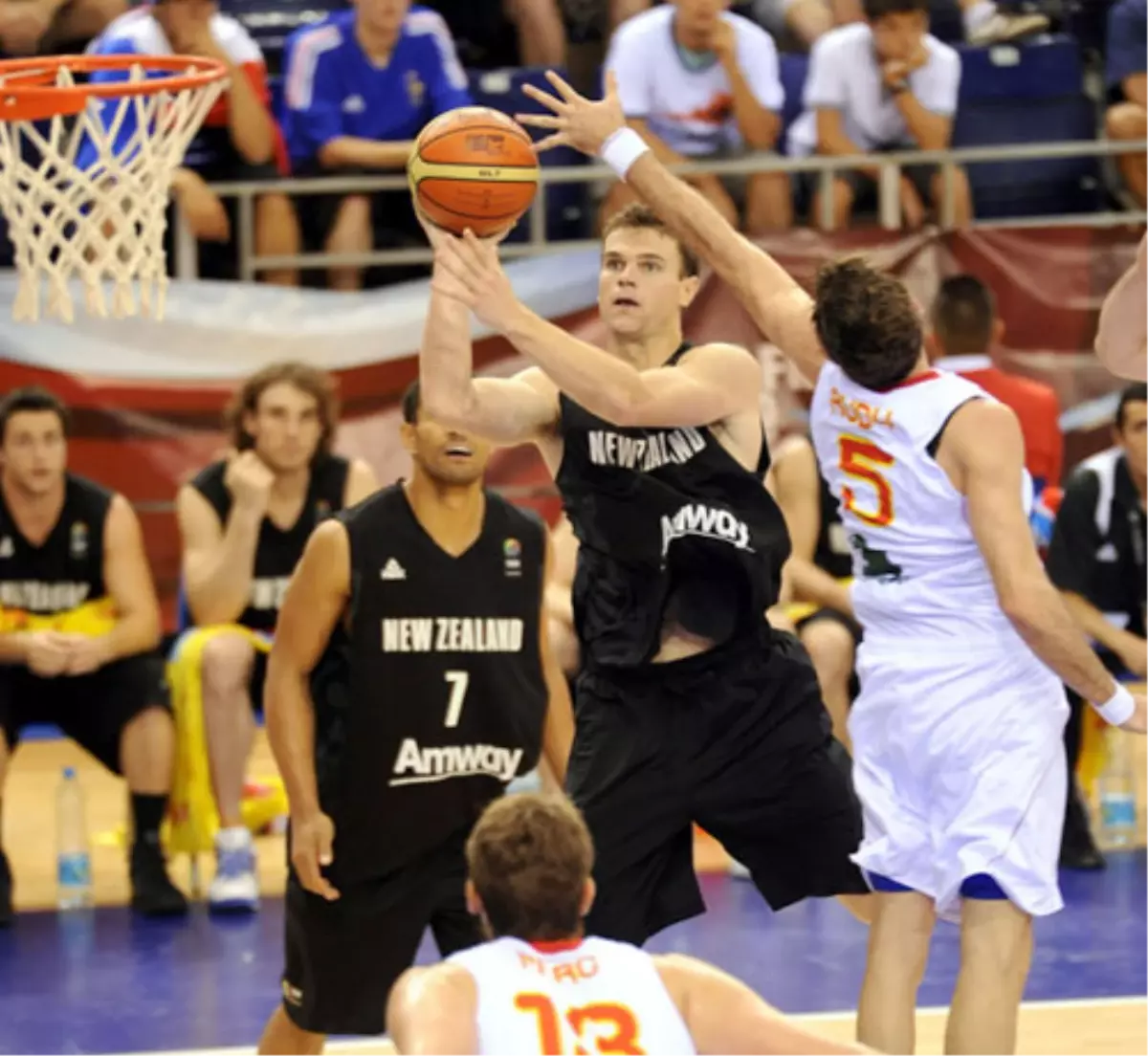 İspanya Zorlanmadı