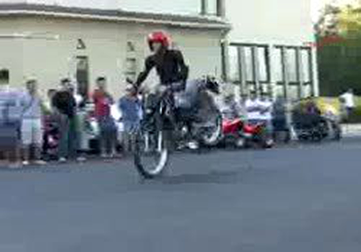 Motosikletle Havada Uçtu
