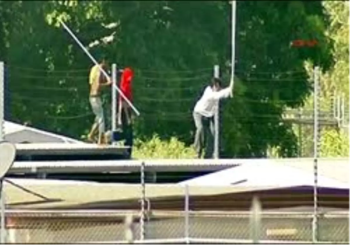 Avustralya\'da Sığınmacı İsyanı...
Avustralya\'da Sığınmacı İsyanı...