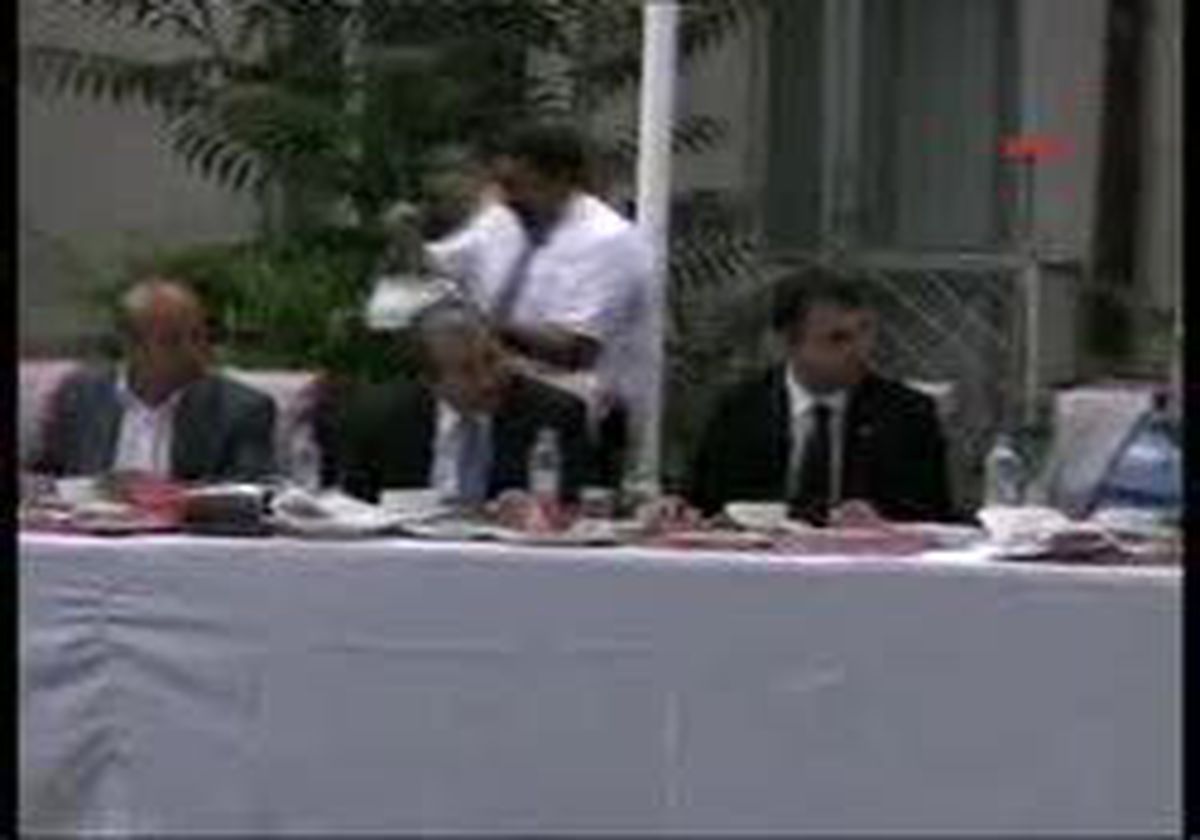 Bakan Eker Sert Çıktı
