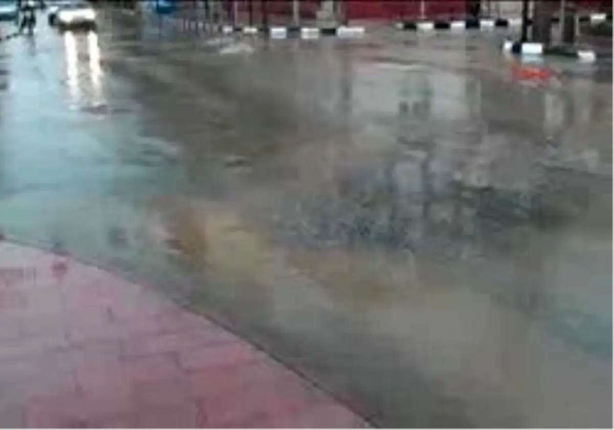 Manisa´Da Sağanak Yağmur Su Baskınlarına Yol Açtı