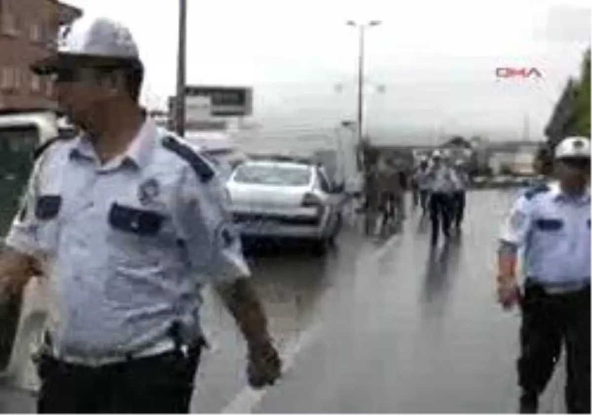 Yolcu Minibüsü Devrildi: 17 Yaralı