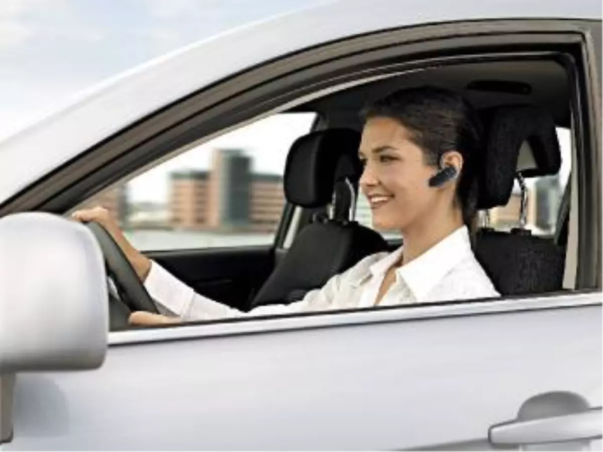 Türk Kullanıcılar Cep Telefonunun Zararlarından Bluetooth Kulaklıklarla Korunuyor