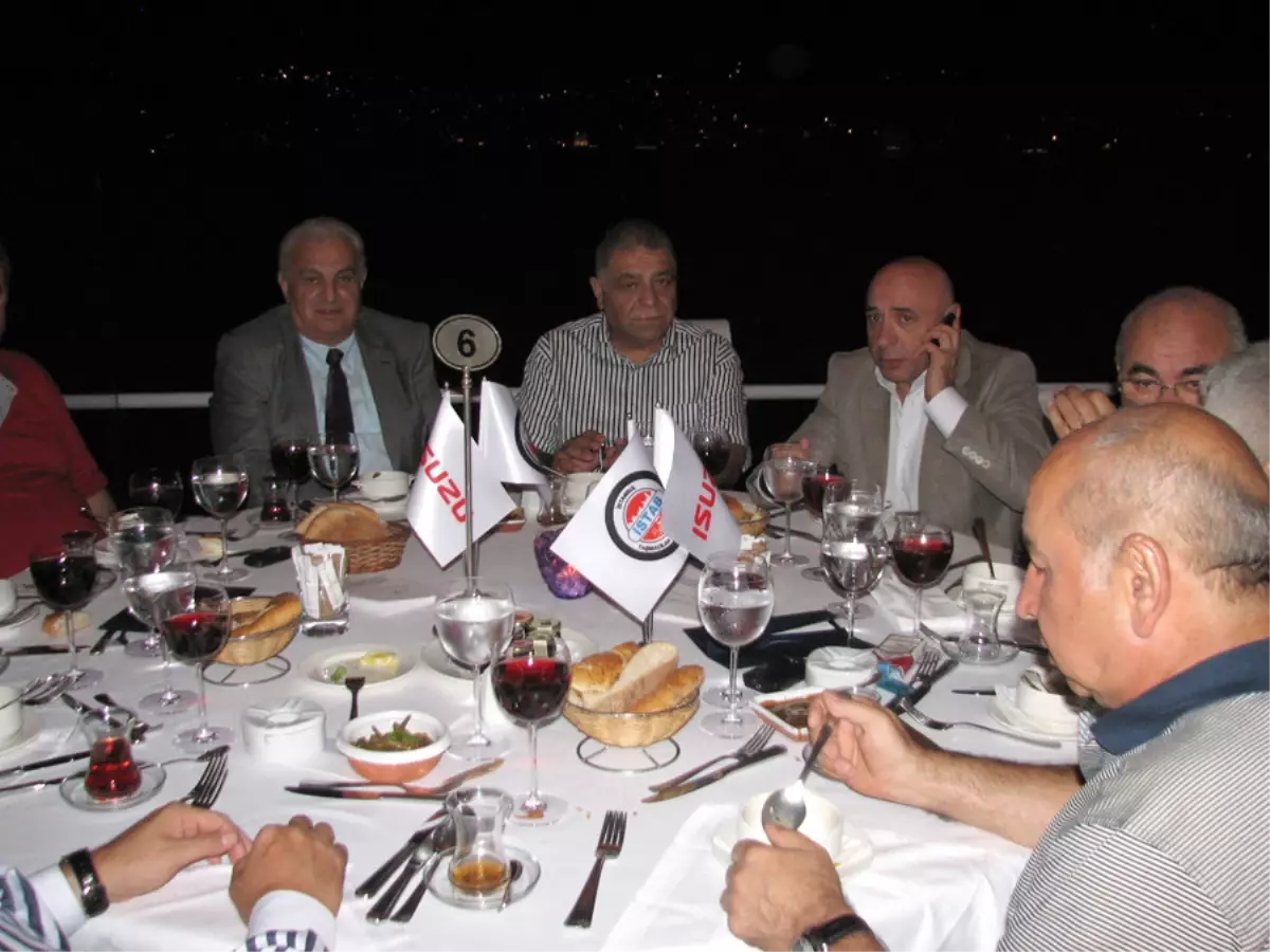 Anadolu Isuzu’dan İstab’a İftar Yemeği


