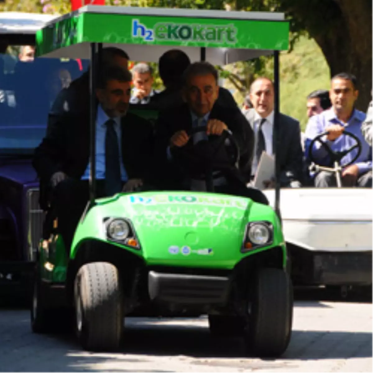 Enerji Zirvesi’ne Güneş Enerjili Arabayla Geldiler