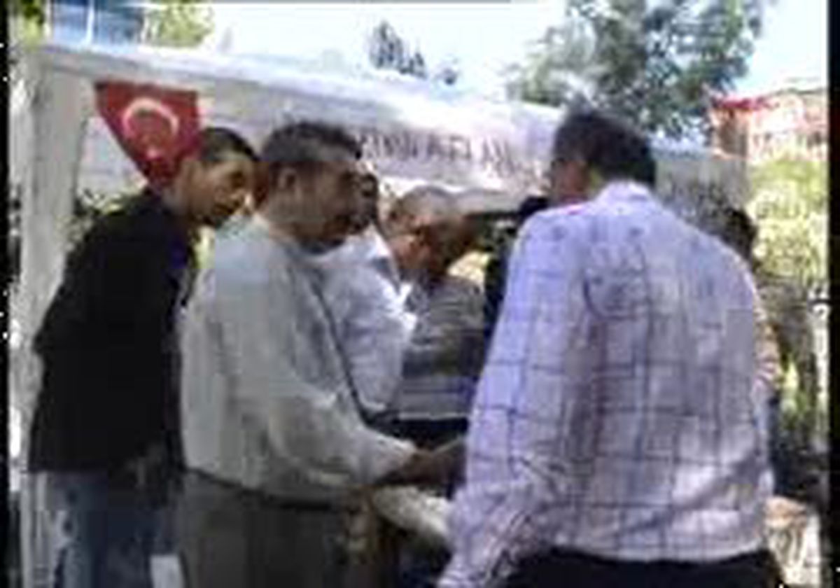 Kocaeli Chp Kocaeli Milletvekili Cevdet Selvi İzgaz'dan Atılan İşçilere Destek Verdi