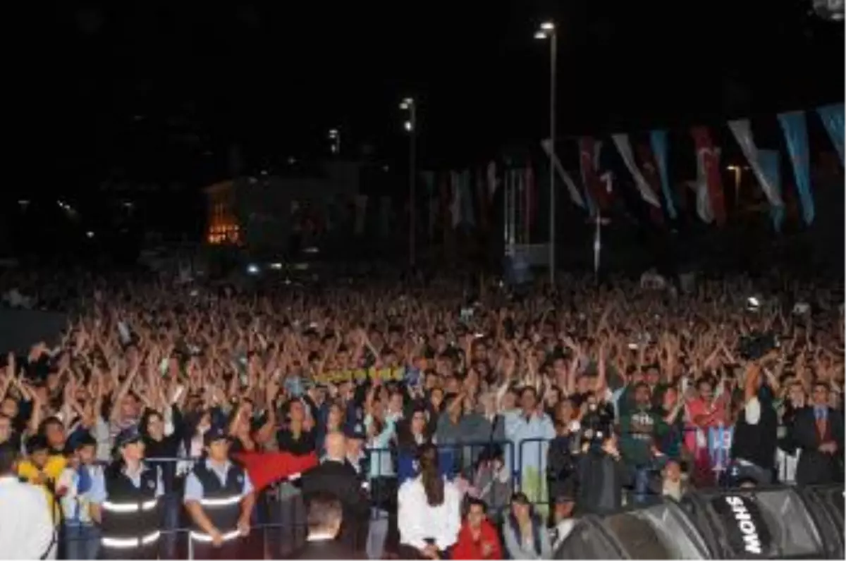 Kuzeyin Oğlu Şarkılarını Barış İçin Söyledi