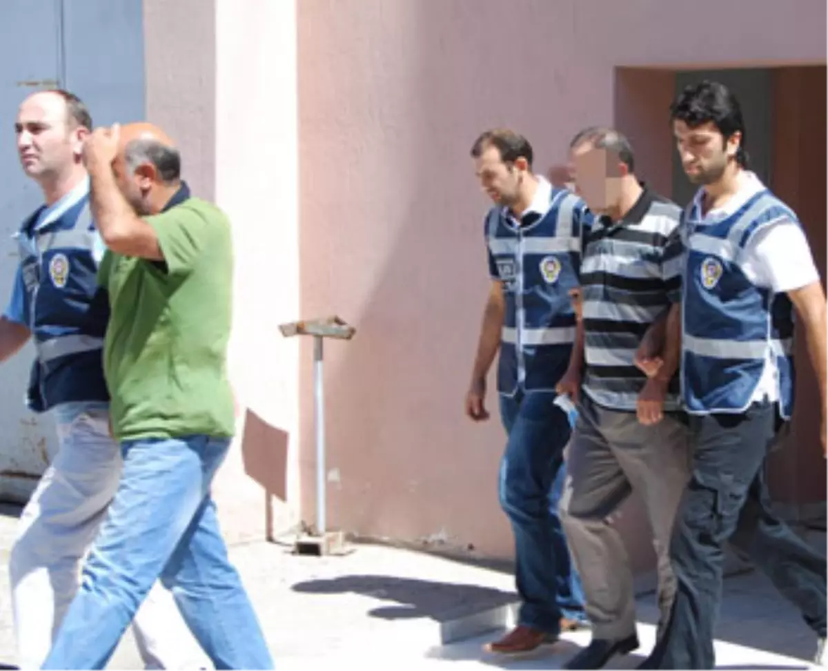 Mahkumları Rüşvet Karşılığı Evlere Servis