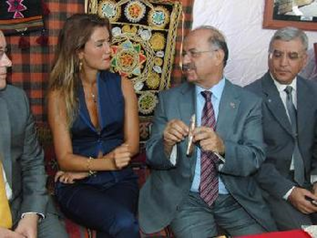 Manken Tuğba Özay, Sivas'ta Stant Hostesi Oldu