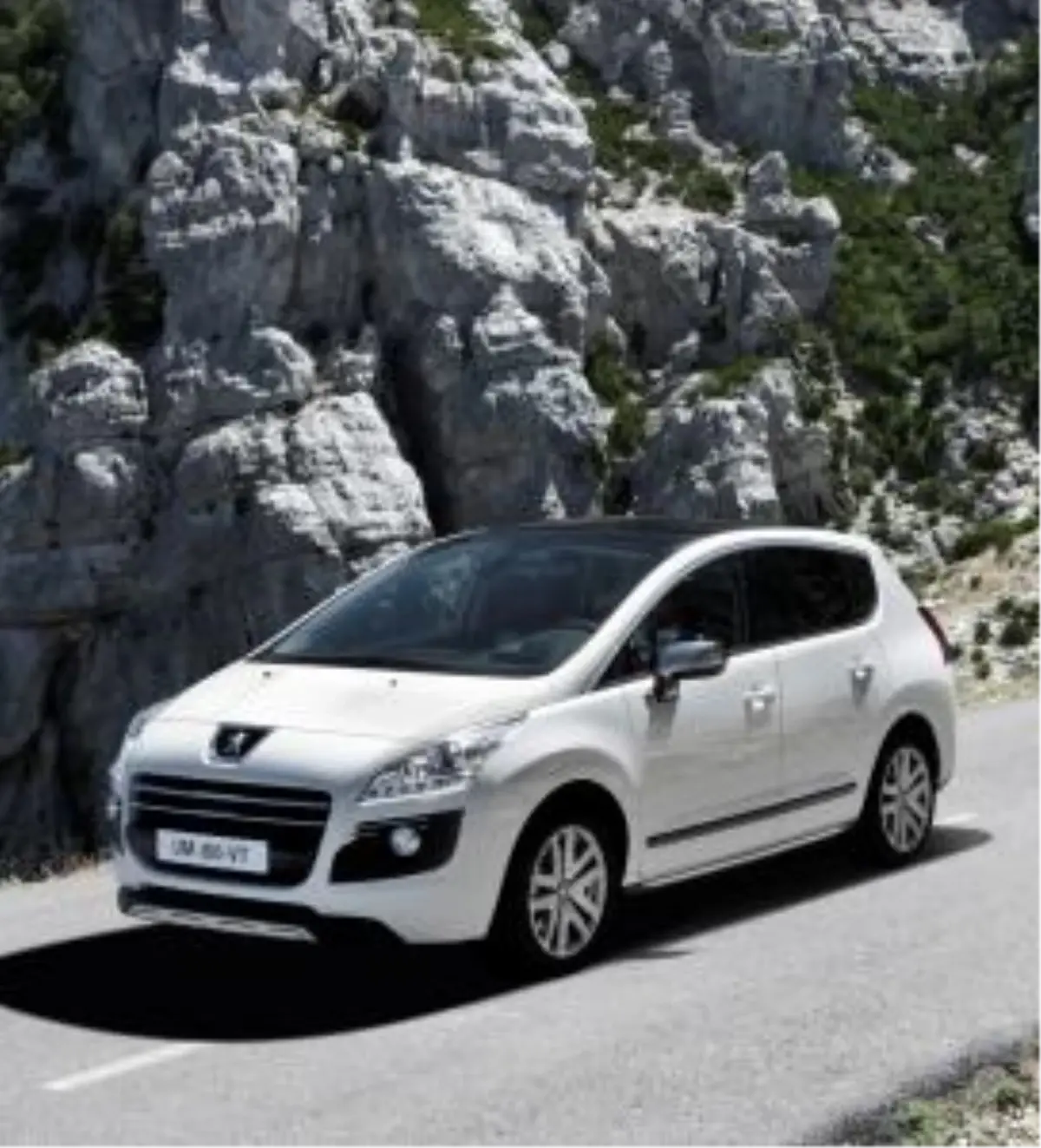 Dünyanın İlk Dizel Hibrid Crossover Modeli 
Peugeot 3008 Hybrid4