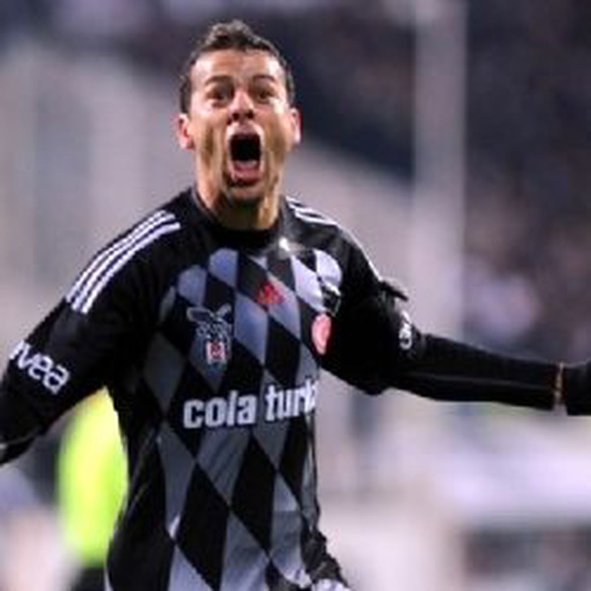 Holosko, 90'da Vurdu