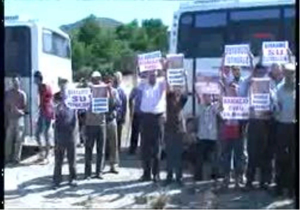 İzmir - Köylüler, Çevrecilere Tepki Gösterdi