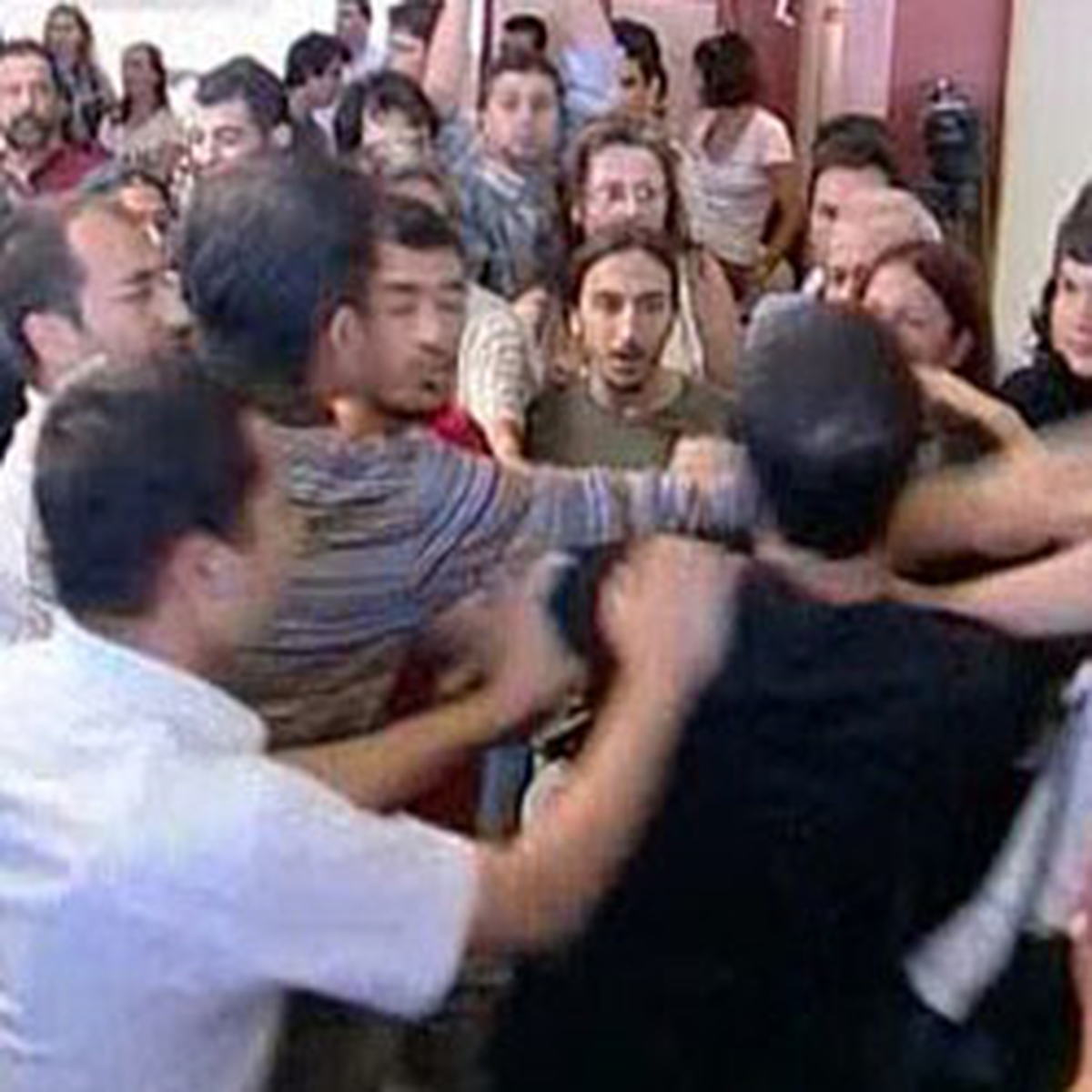 'Yetmez Ama Evet' Kavgası