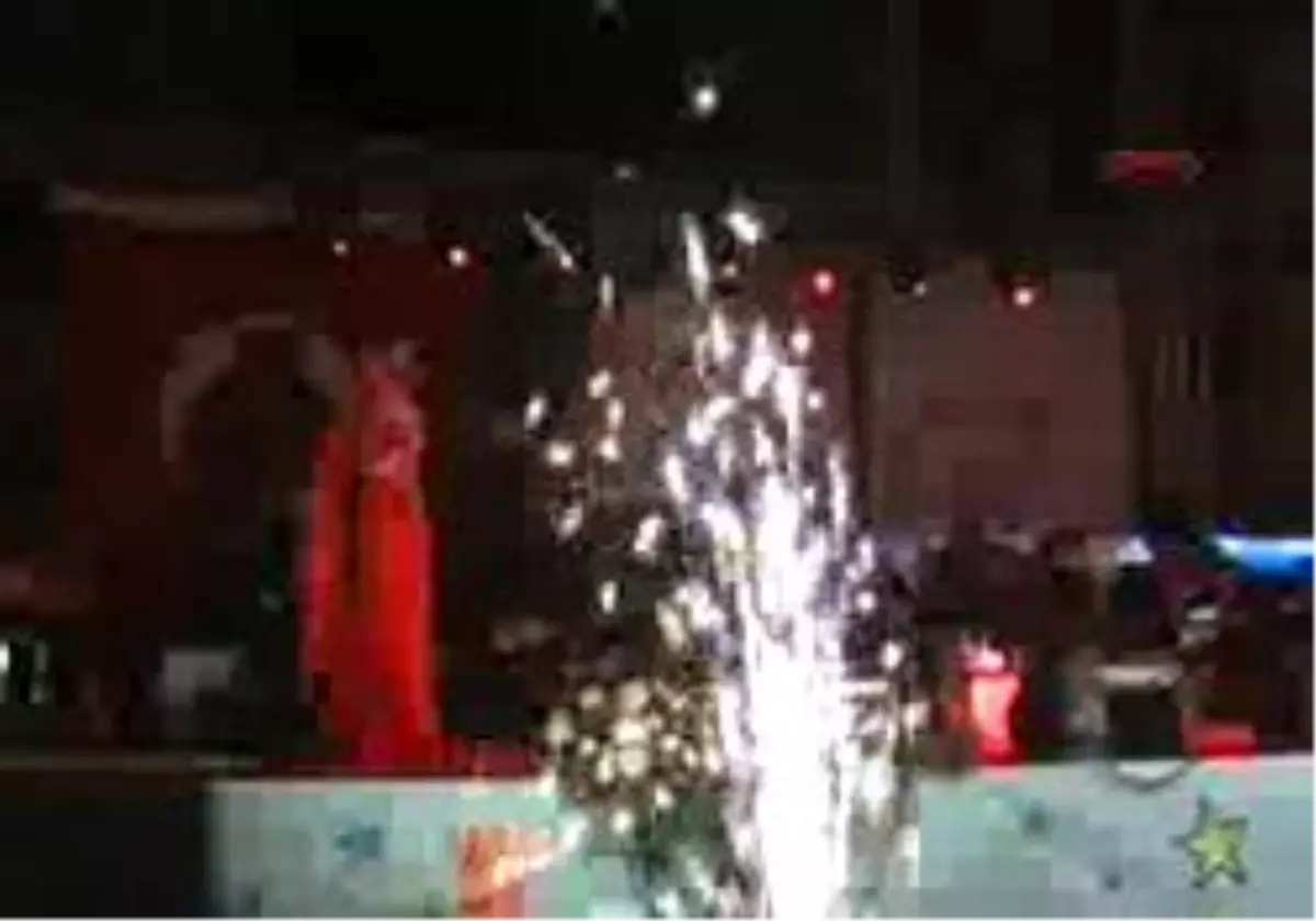 Sivas - Zara, Sivas\'ta Konser Verdi
Zara, Sivas\'ta Konser Verdi