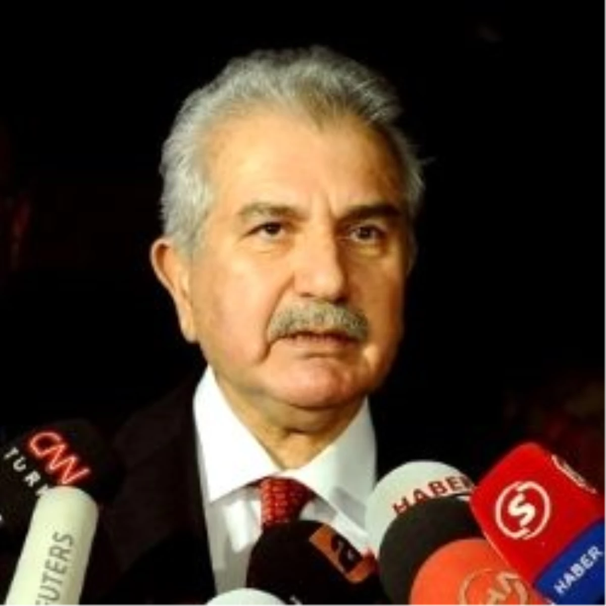 Özbek\'ten Hükümete Suçlama