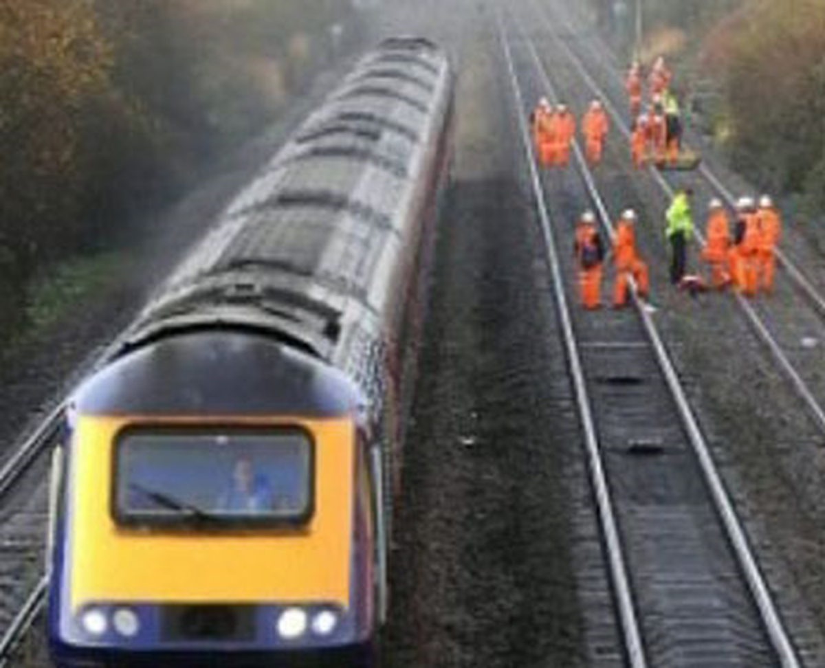 Polisten Kaçarken Tren Altında Kaldılar
