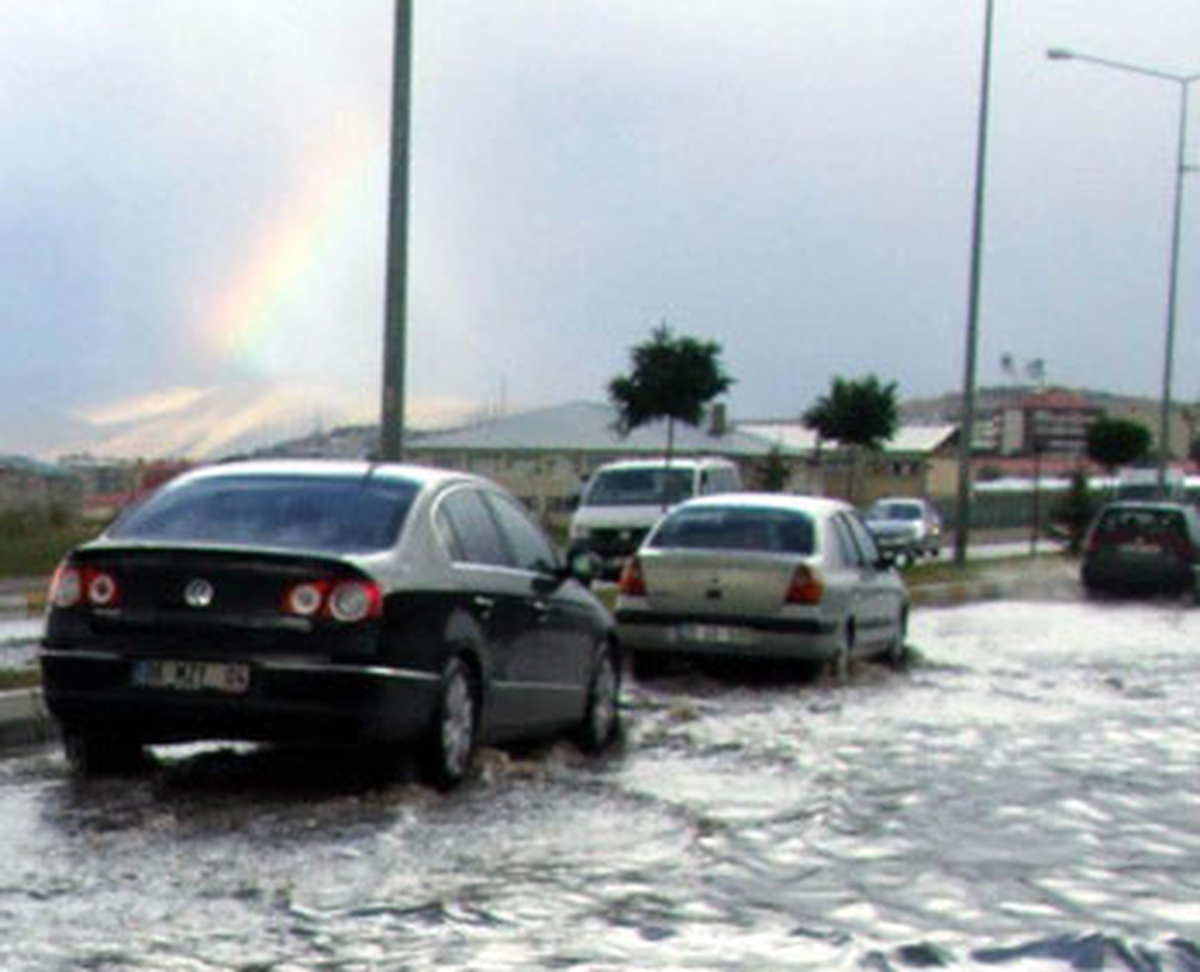 5 Dakikalık Yağmur Erzurum'a Yetti