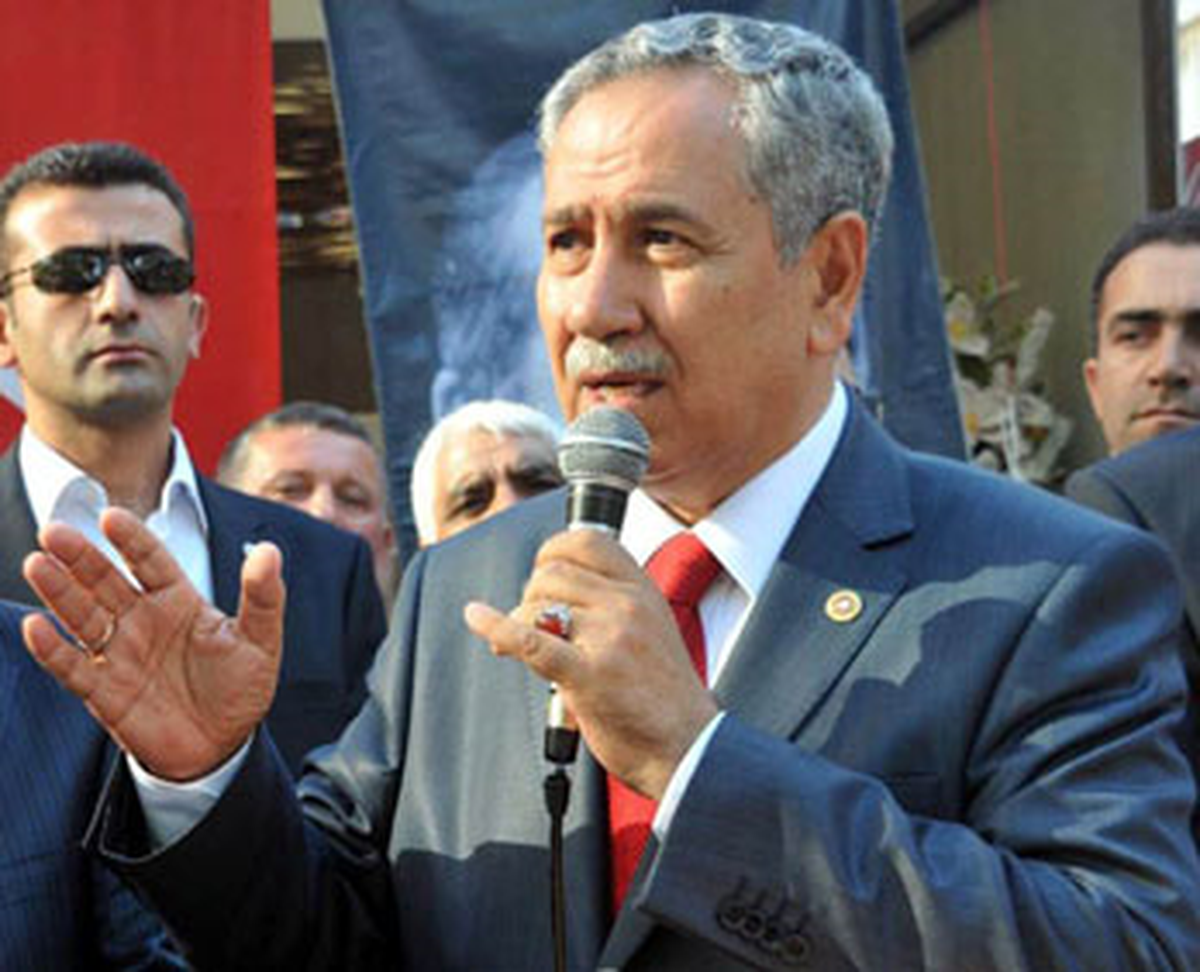 Arınç: Artık Güvendiğiniz Dağlara Karlar Yağdı