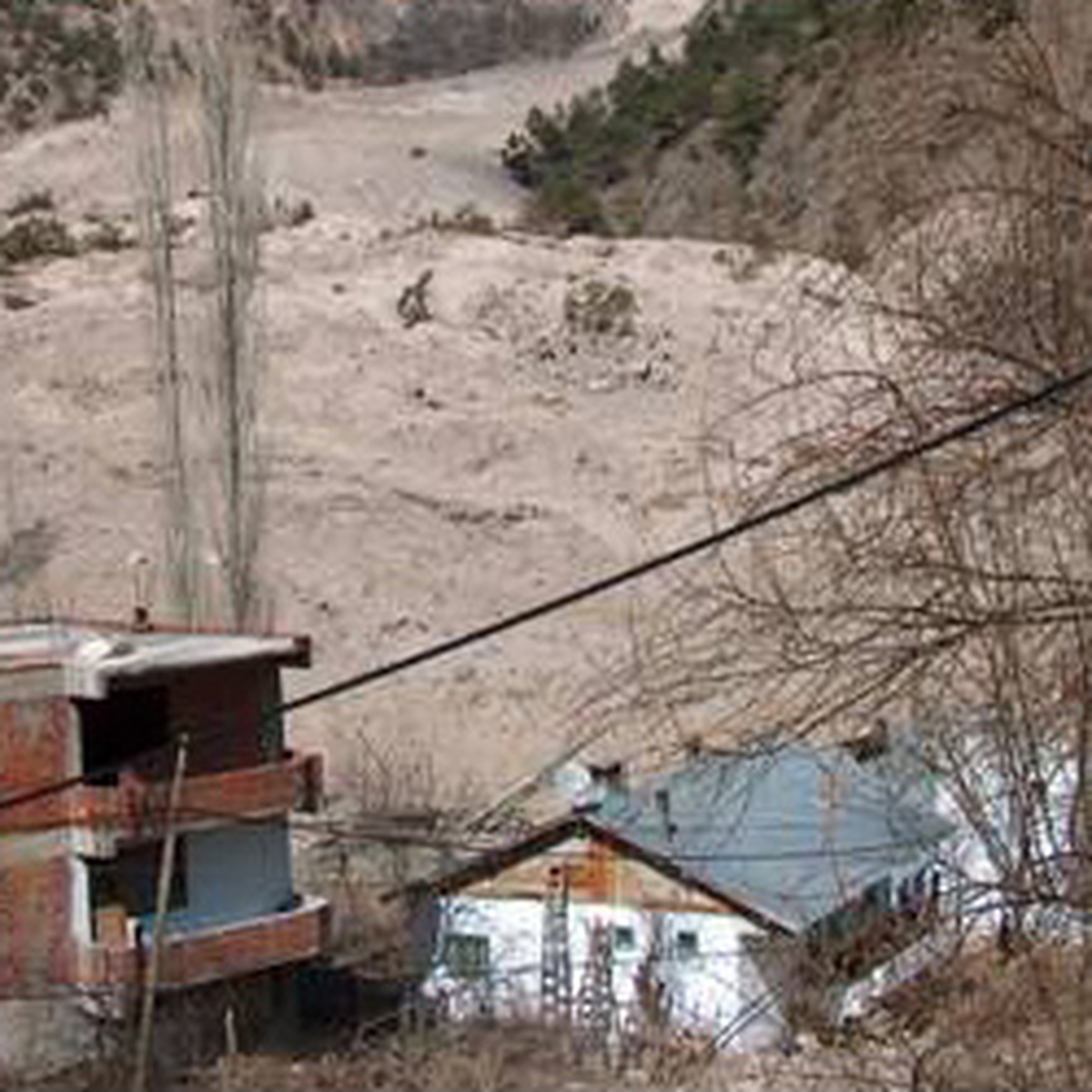 Bayrama Çamurda Girdiler