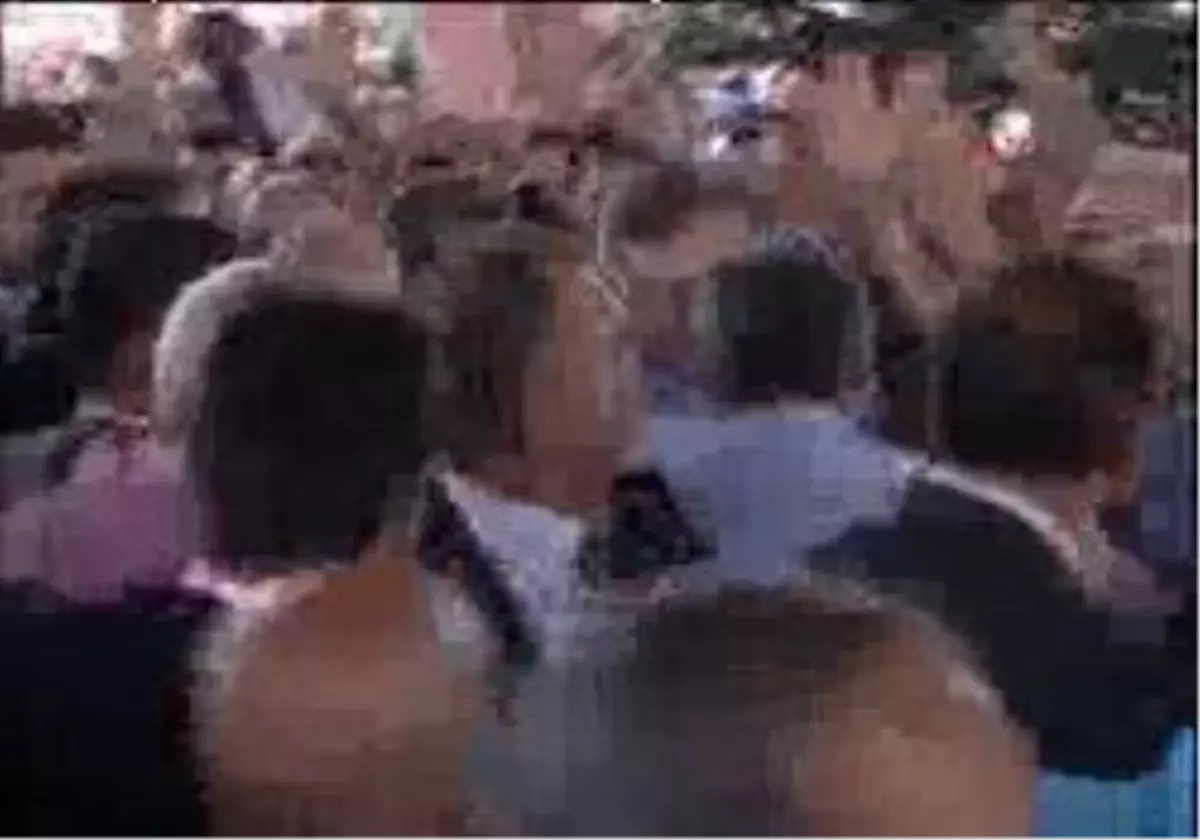 Kılıçdaroğlu İstanbul\'daki Referandum Turlarına Devam Ediyor